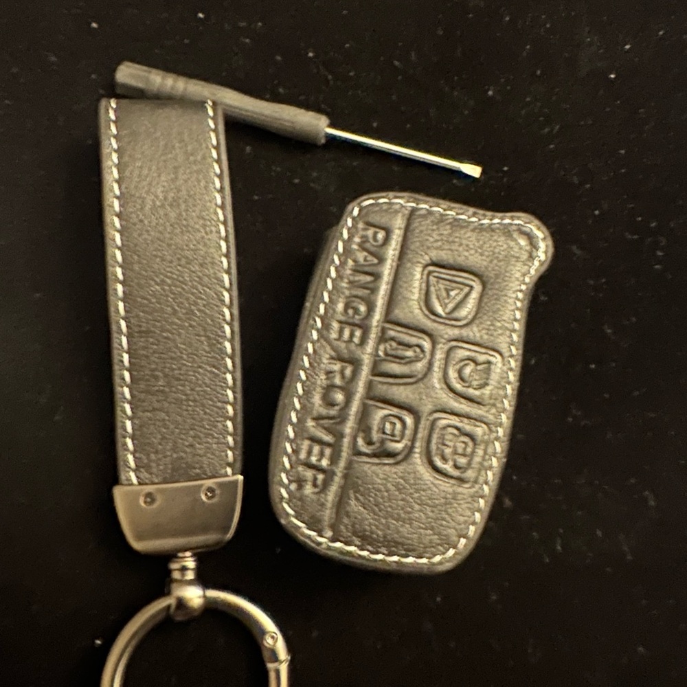 Black Leather Land Rover Keychain Set - Picture 2 of 3